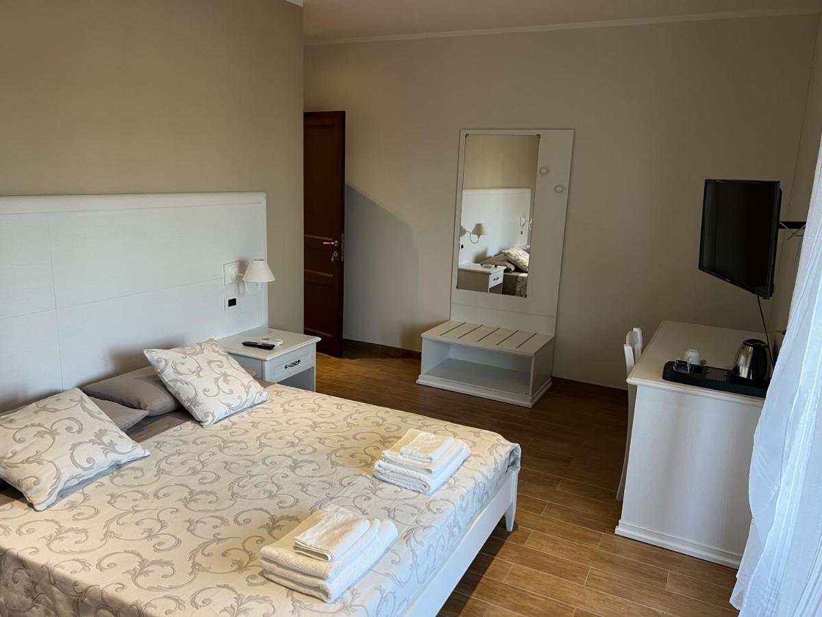 Hotel Le Pavoncelle à Bosa Extérieur photo